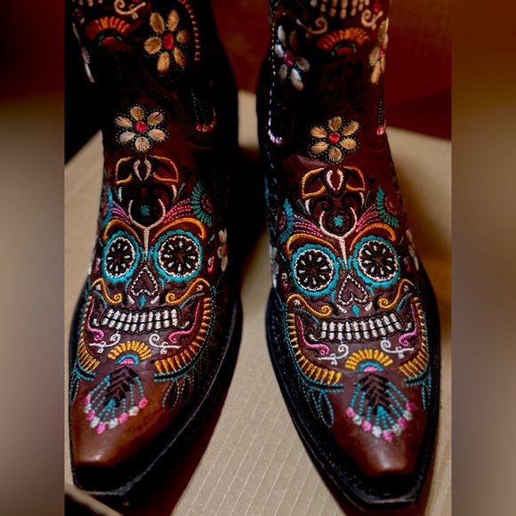 Old Gringo Shoes - Cavender’s Old Gringo Brown Leather Western Boots with Multicolored embroidery